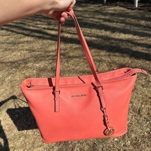 MICHAEL Michael Kors‎ Jet Set Zip Top Laptop Leather Shoulder Tote (Watermelon)